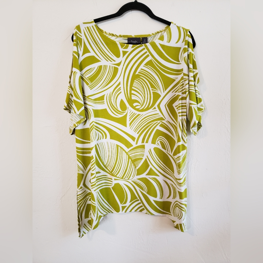 Travelers by Chico's green leaf print top with shoulder and back cutouts, sz L